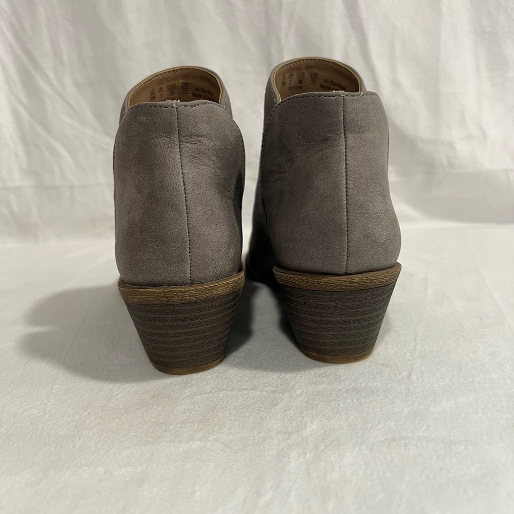 Life Stride Women’s Gray Perforated Ankle Boots 6 - Picture 3 of 5